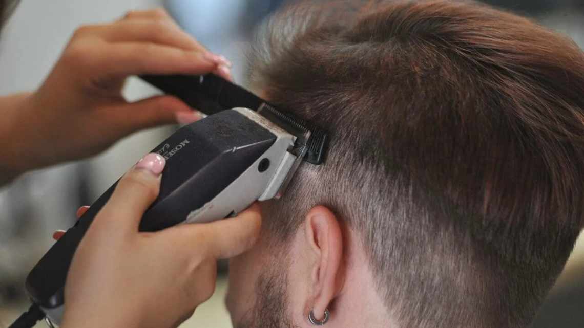 Почему не стрижет машинка для стрижки волос: распространённые причины и способы их устранения.