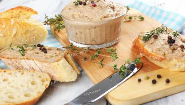 Паштет из куриной печени с оливками