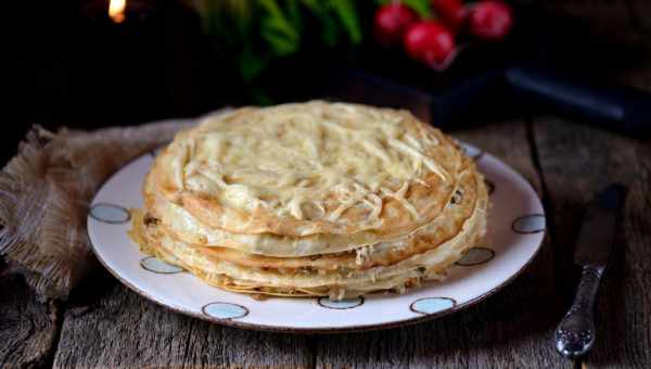 Блинный пирог с грибами и сыром